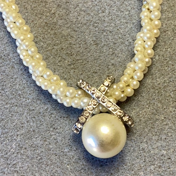 FINAL SALE PRICE Pearl Twist Adjustable Necklace W/Pearl/Rhinestones - Picture 2 of 4